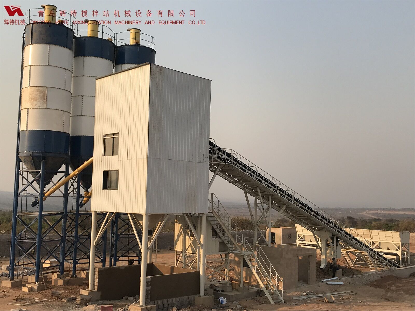 輝特混凝土攪拌站HZS120采用國內(nèi)外知名品牌，大大降低了設(shè)備故障率